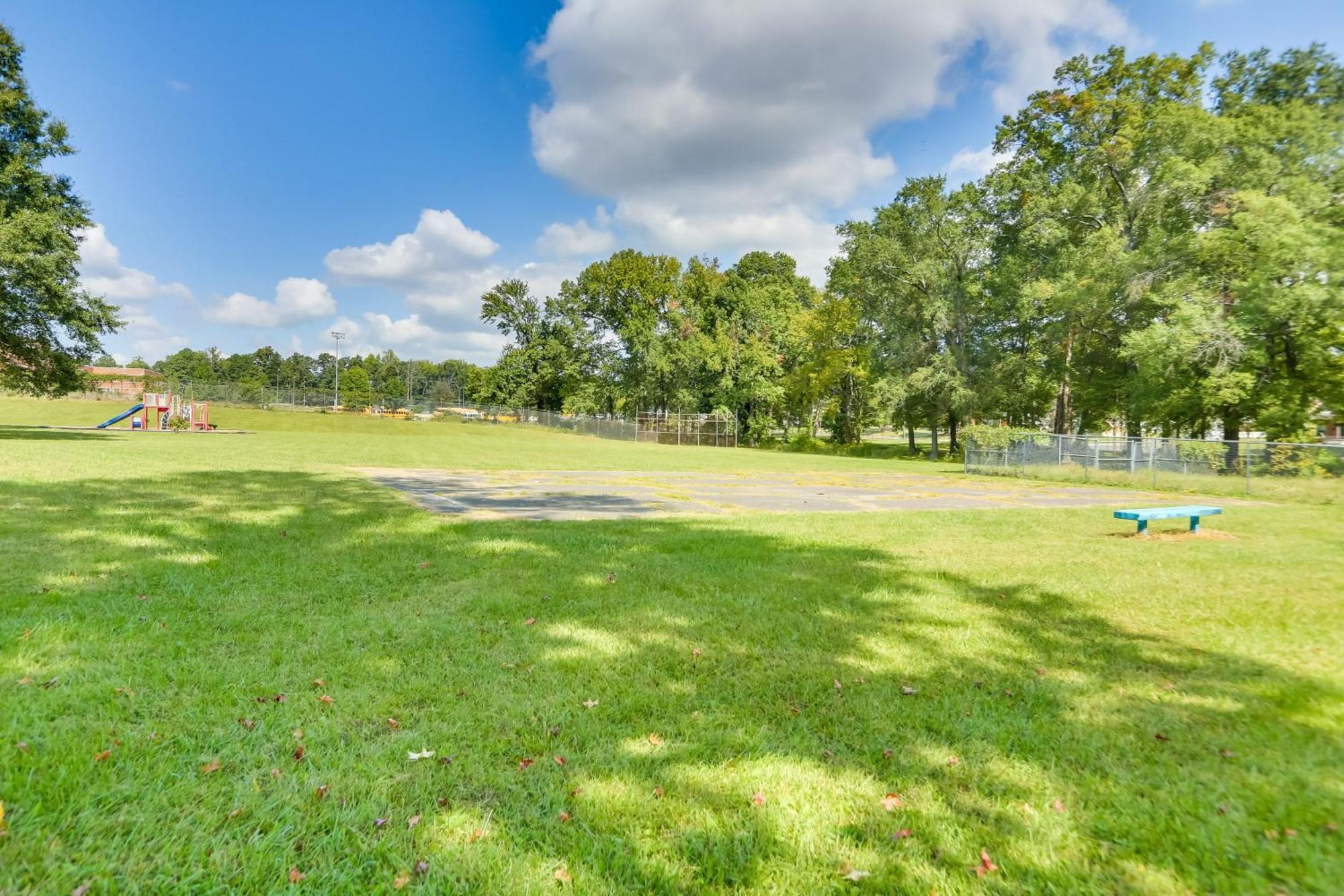 Cozy Greensboro Vacation Rental With Deck And Fire Pit Luaran gambar